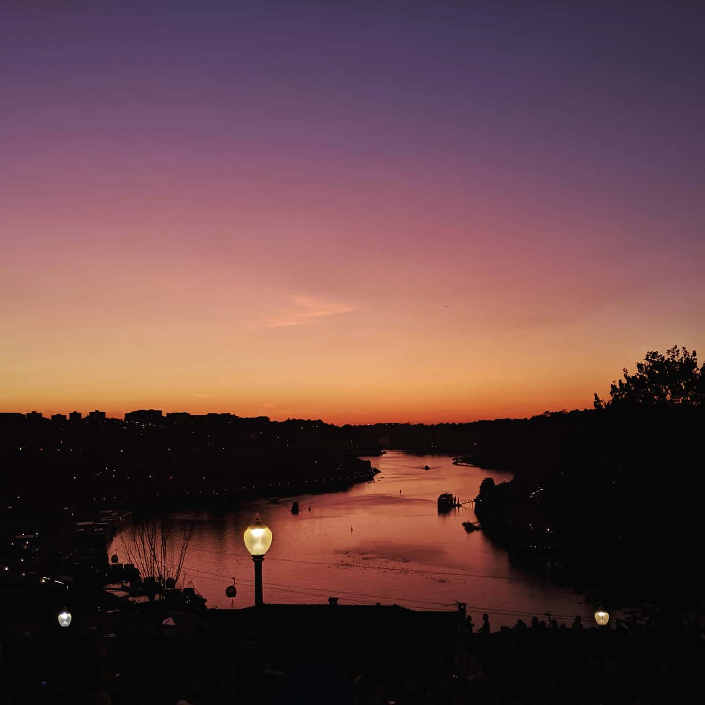 Coucher de soleil sur la ville de Porto